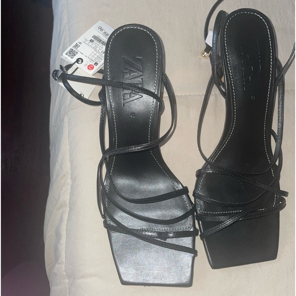 Kitten heel. Never worn